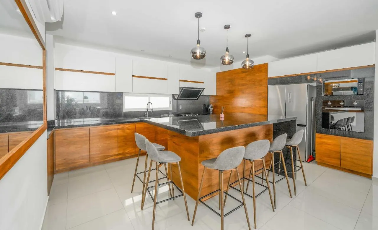 Penthouse With Private Jacuzzi - Three Bedroom Cancún Apartament